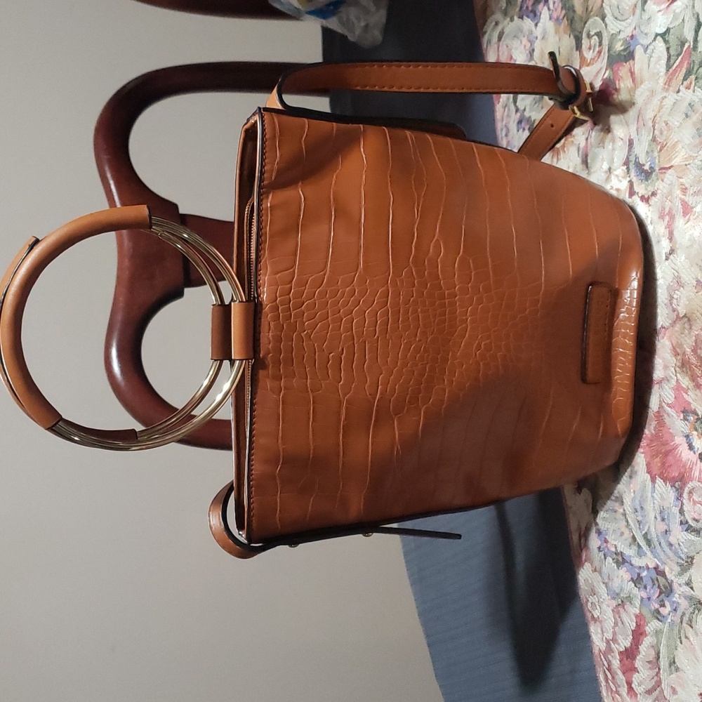 MELIE BIANCO Stella Tan Faux Crocodile Bucket Hand/Crossbody Bag.  TAN